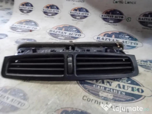 Grila centrala fata Ford C-MAX 2011