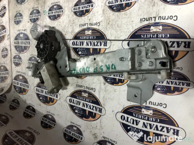 Macara geam dreapta spate Dacia Duster 2012