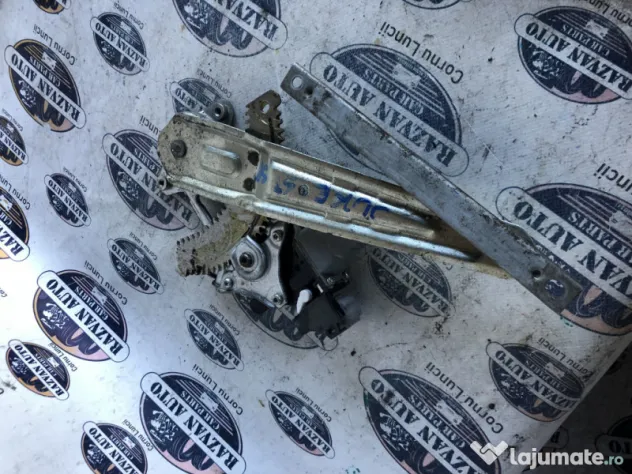 Macara geam stanga spate Nissan Juke 2011