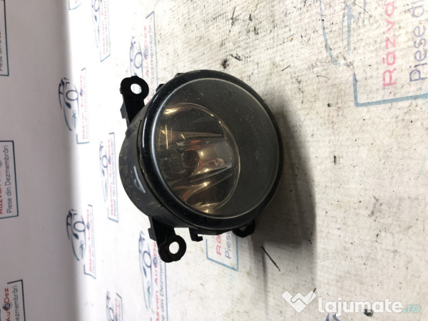 Proiector dreapta Dacia Duster 2012