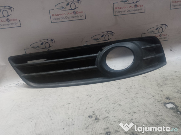 Grila proiector dreapta Audi A3 8P 2009