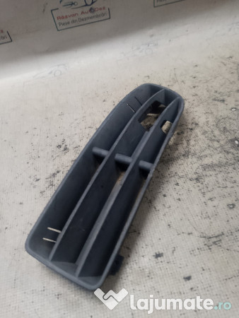 Grila proiector stanga Volkswagen Jetta 2012