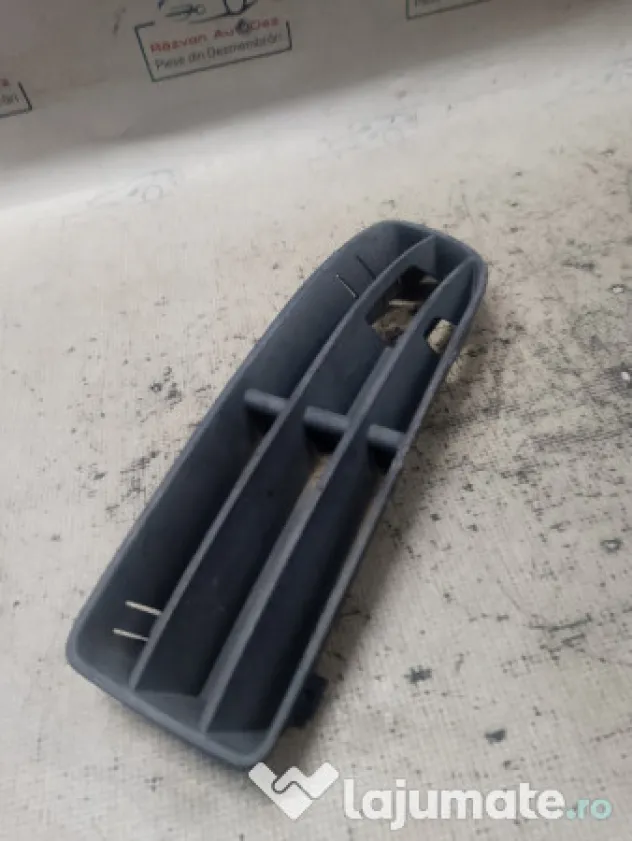 Grila proiector stanga Volkswagen Jetta 2012