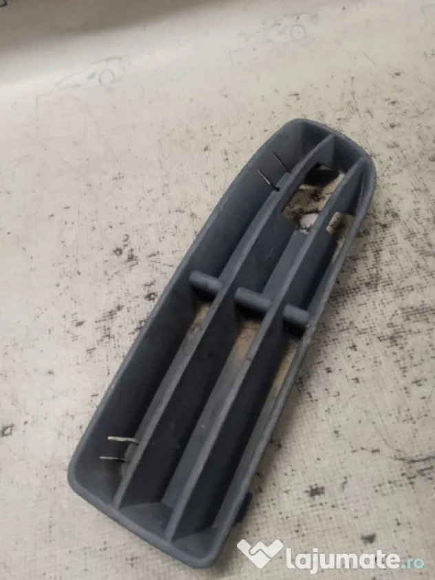 Grila proiector stanga Volkswagen Jetta 2012