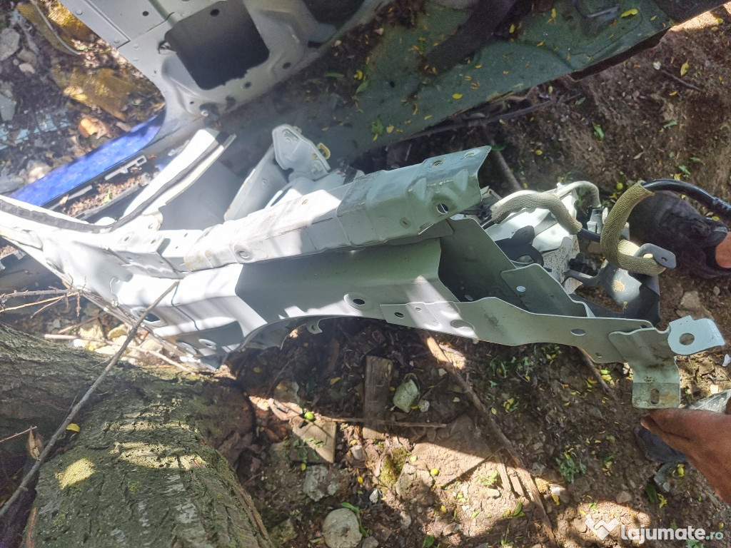 Semi Aripa Dreapta Fata Dacia Duster - Motorina 2020