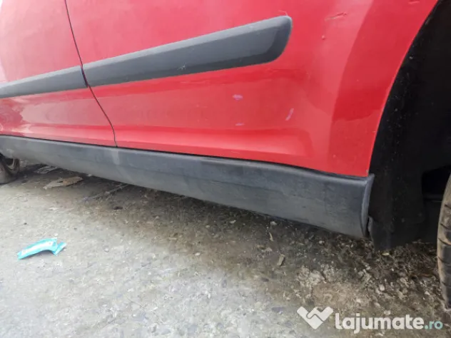 Prag stanga plastic Skoda Yeti Benzina 2010