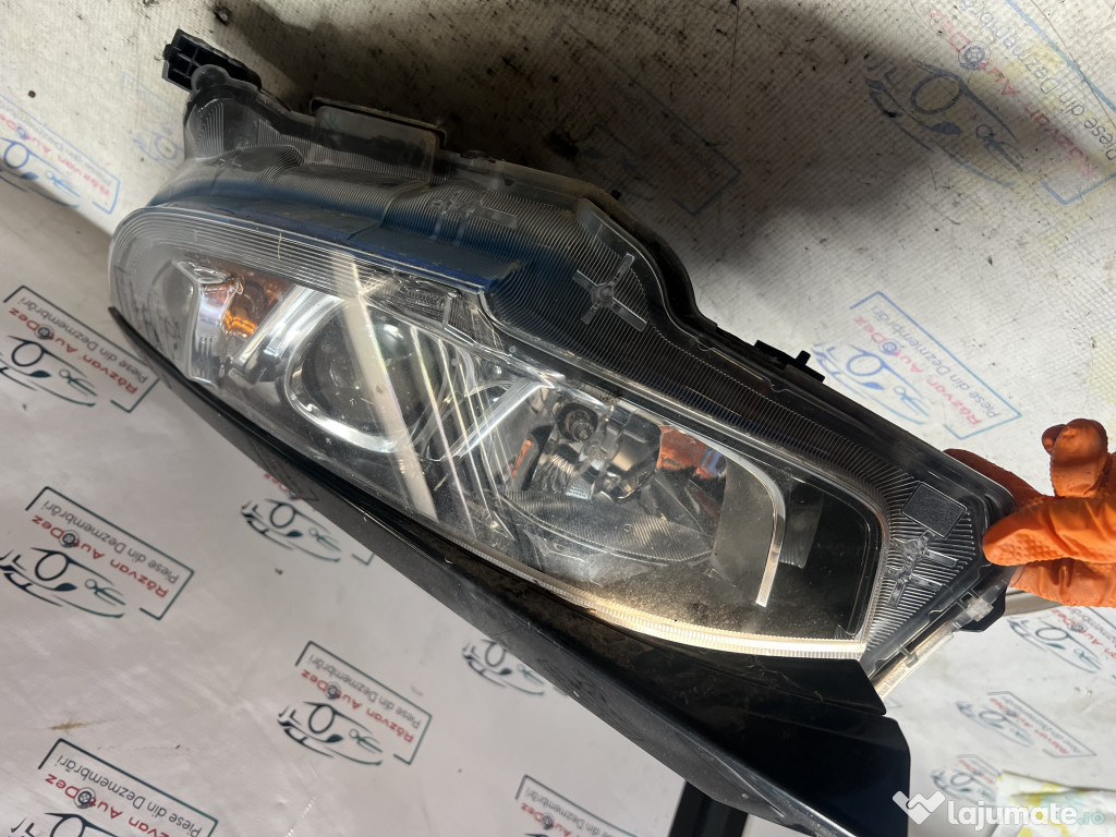 Far stanga lupa Honda Civic 2018