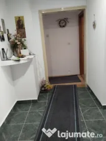 Privat... apartament 3 camere strada Volovățului