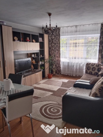 Privat... apartament 3 camere strada Volovățului
