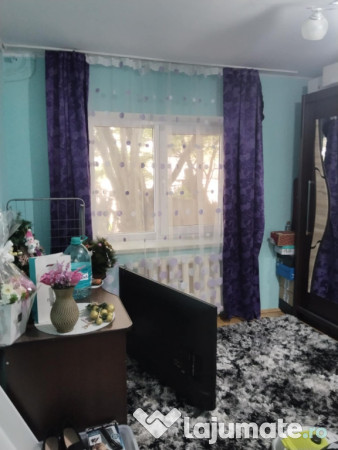 Privat... apartament 3 camere strada Volovățului
