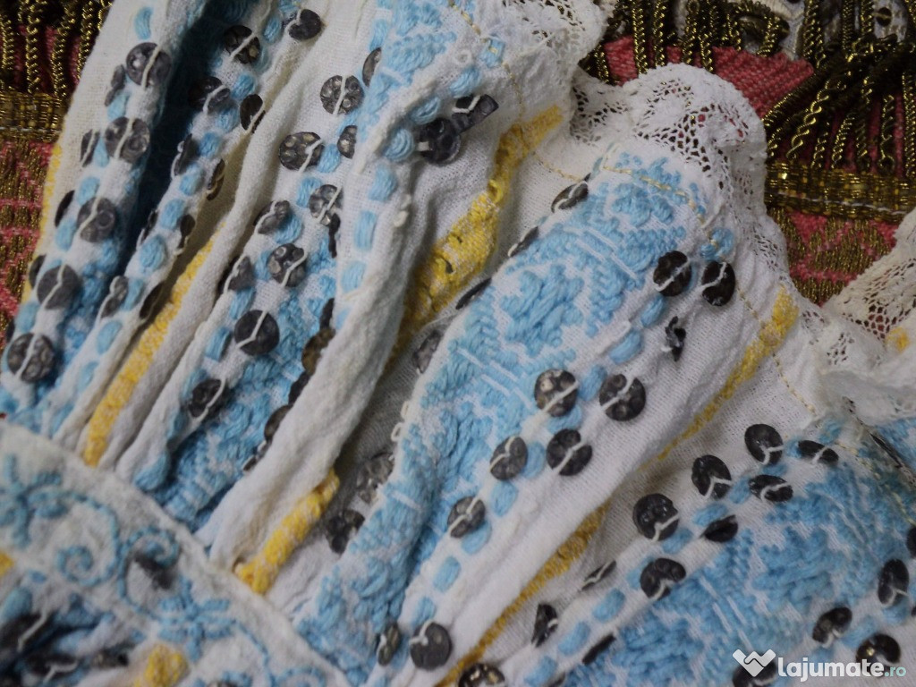 VINTAGE costum popular foarte vechi (are peste 120 ani)