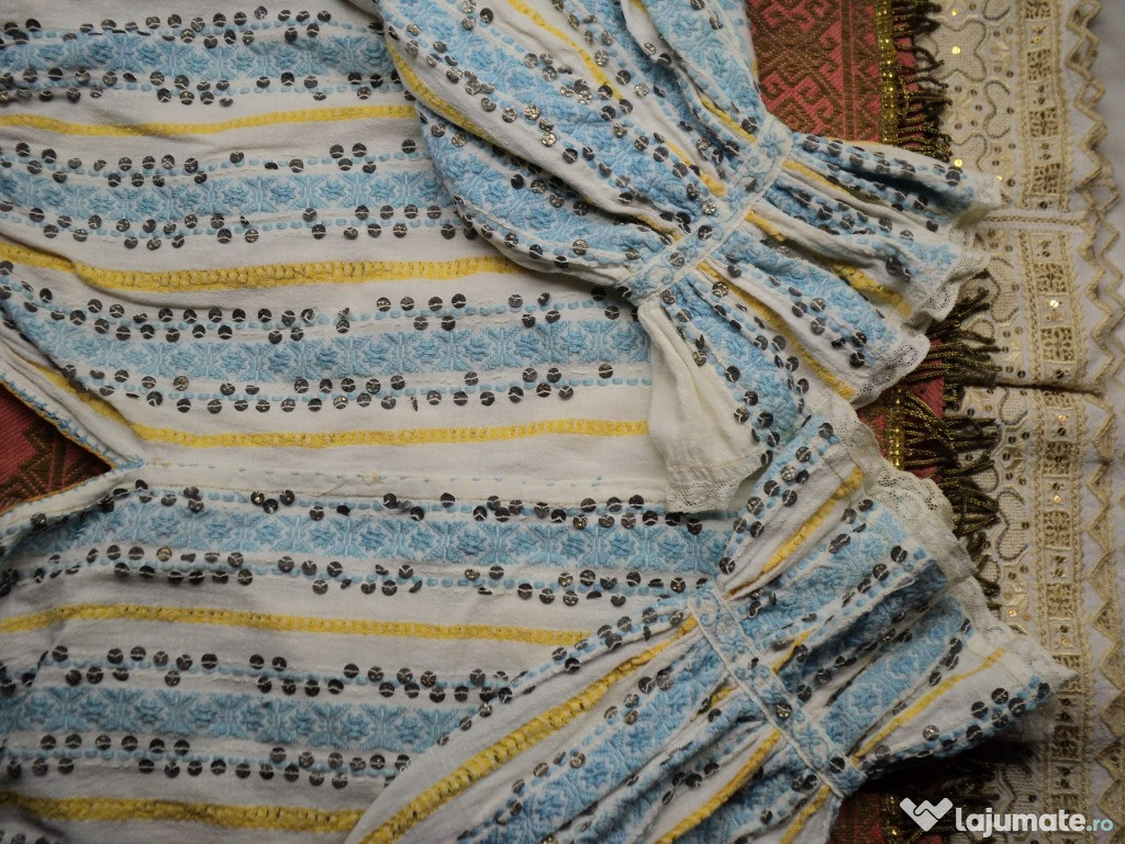 VINTAGE costum popular foarte vechi (are peste 120 ani)