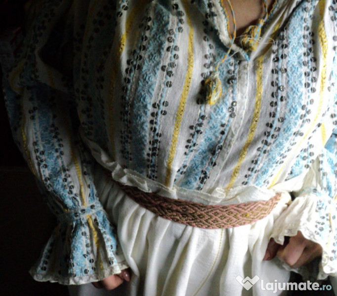 VINTAGE costum popular foarte vechi (are peste 120 ani)