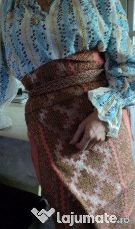 VINTAGE costum popular foarte vechi (are peste 120 ani)