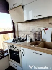 Apartament cu 3 camere decomandat - Zona Tractorul 