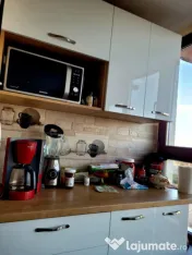 Apartament cu 3 camere decomandat - Zona Tractorul 