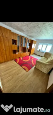 Apartament cu 3 camere decomandat zona Cotu Mic 