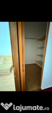 Apartament cu 3 camere decomandat zona Cotu Mic 