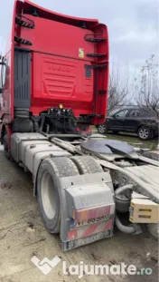 Semiremorci prelată și box și cap tractor 