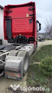 Semiremorci prelată și box și cap tractor 