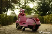 Scuter electric pentru copii Piaggio Vespa Roller 50W 12V 7A 