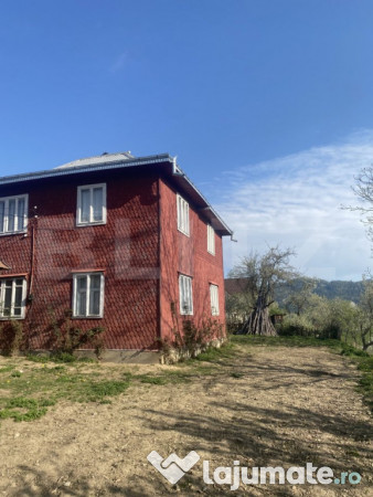 Casă de vânzare, cu 8 camere, 310 mp, cu teren de 1532 mp,