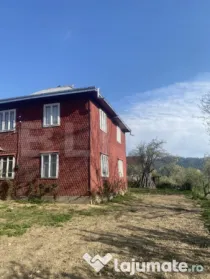 Casă de vânzare, cu 8 camere, 310 mp, cu teren de 1532 mp,
