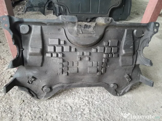 Scut motor plastic Mercedes E 220 2012