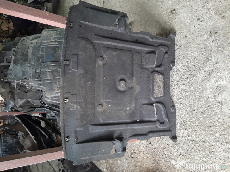 Scut motor plastic BMW 5GT (F07) 2011