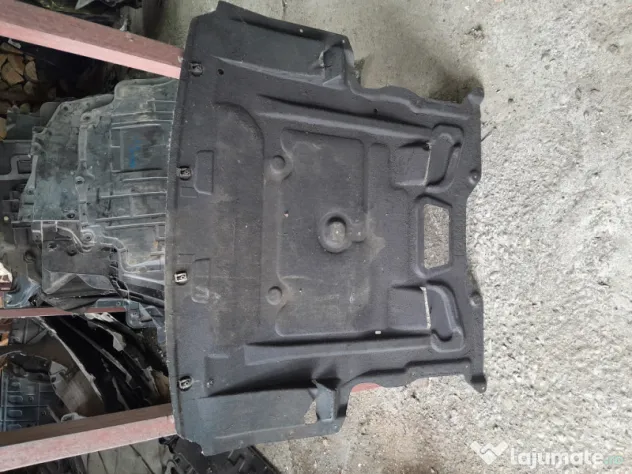 Scut motor plastic BMW 5GT (F07) 2011
