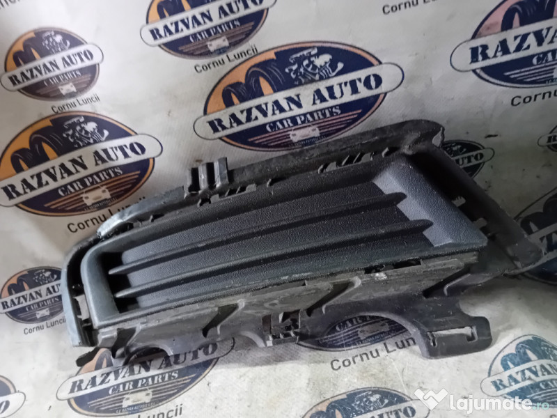Grila proiector dreapta Volkswagen Golf 7 2014