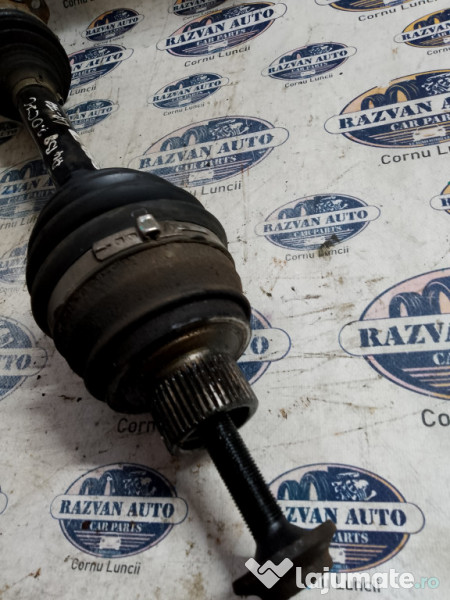 Planetara dreapta fata Audi A4 B8 2.0 2012