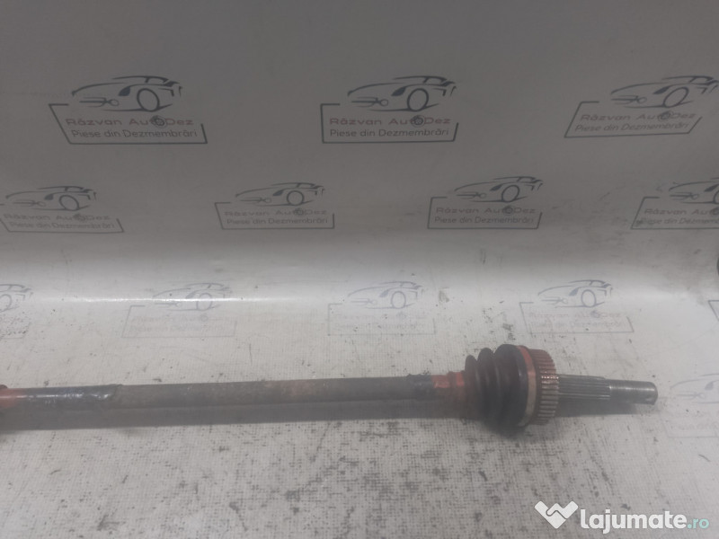 Planetara stanga spate Nissan Qashqai 2011