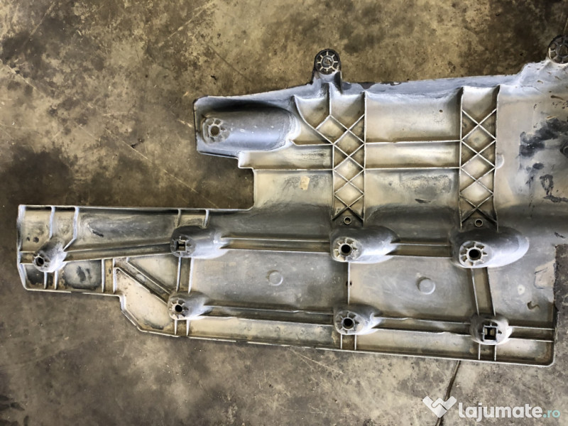 Scut lateral stanga Dacia Duster 2021