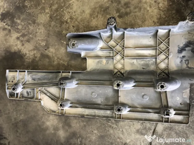 Scut lateral stanga Dacia Duster 2021