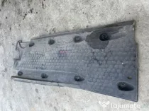 Scut lateral stanga Volkswagen Tiguan 2.0 Motorina 2010