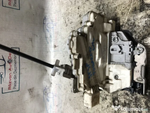 Broasca stanga spate Volkswagen Touareg 2013