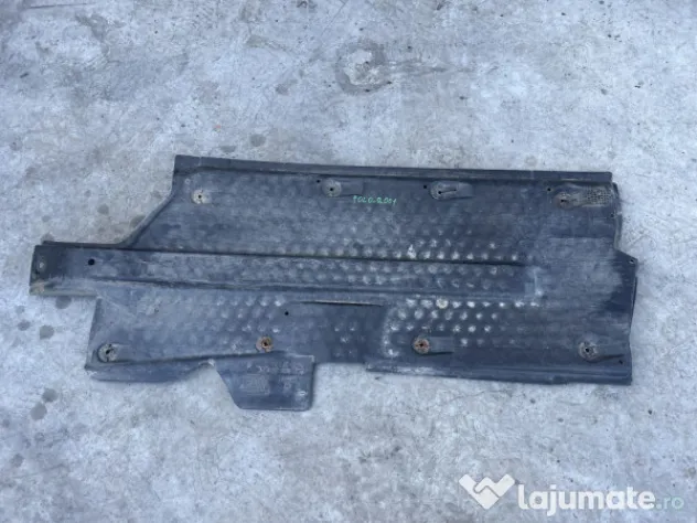 Scut lateral stanga Volkswagen Polo 1.2 Benzina 2002