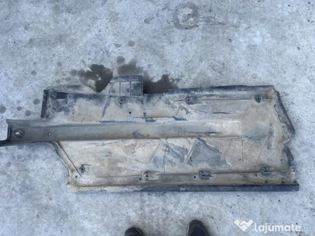 Scut lateral stanga Volkswagen Polo 1.2 Benzina 2002