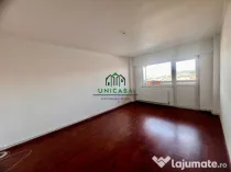 Apartament cu 3 camere de vânzare – Calea lui Traian -...
