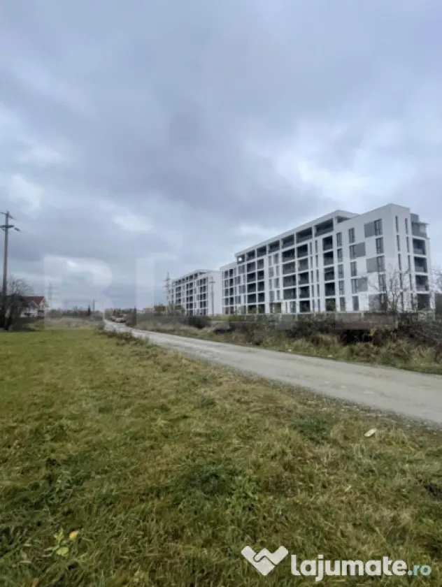 Teren de 2.760 mp, în zonă excelentă, cu utilități și