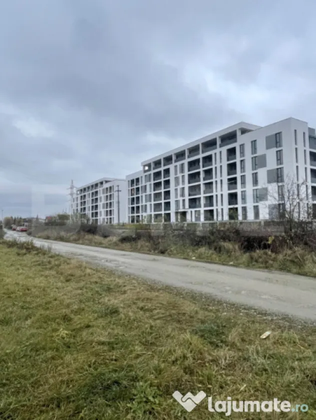 Teren de 2.760 mp, în zonă excelentă, cu utilități și