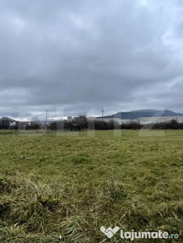 Teren de 2.760 mp, în zonă excelentă, cu utilități și
