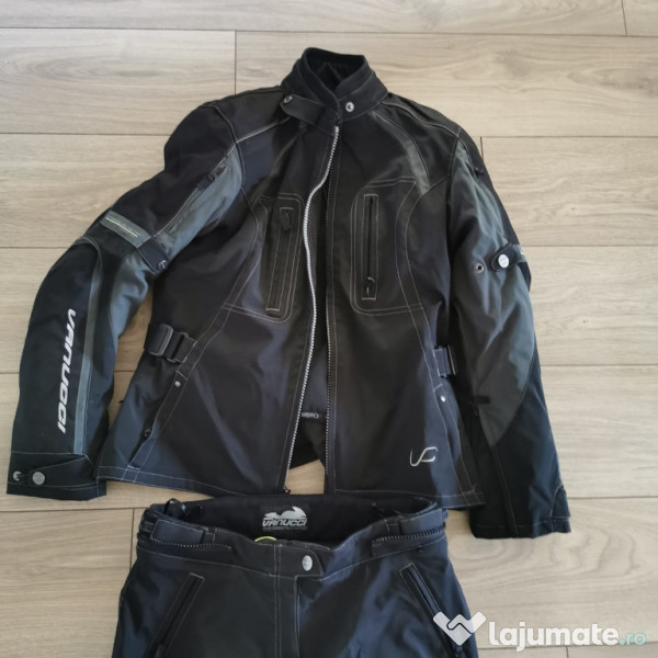 Costum moto fabricat în Italia