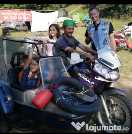 Motocicleta Honda Transalp 600 cu atas
