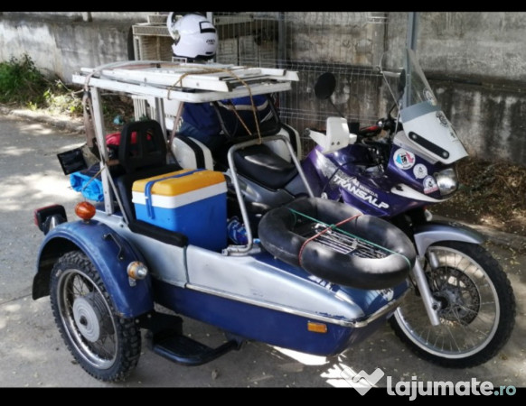 Motocicleta Honda Transalp 600 cu atas