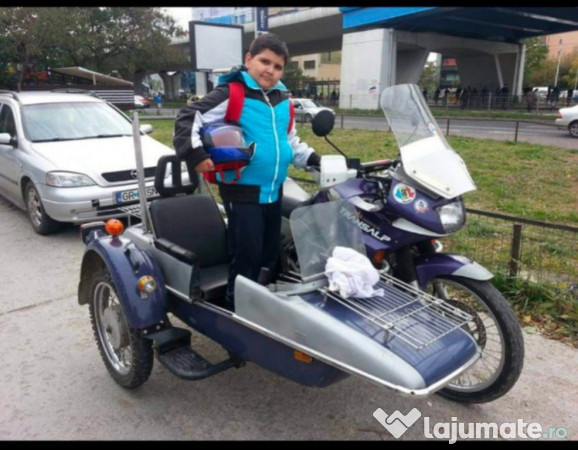 Motocicleta Honda Transalp 600 cu atas
