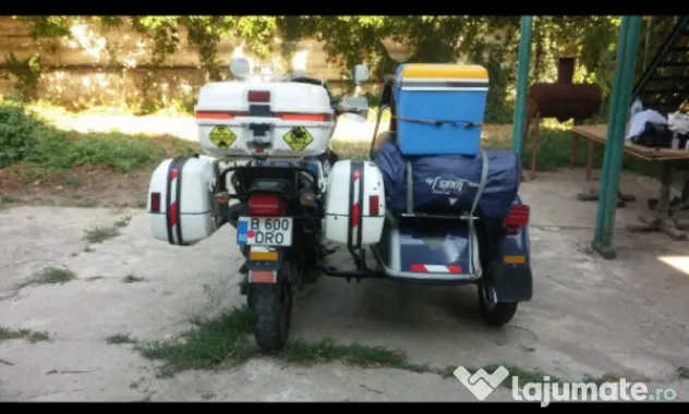 Motocicleta Honda Transalp 600 cu atas
