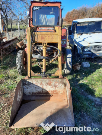 Tractor UTB 550 cu încărcător frontal tip export