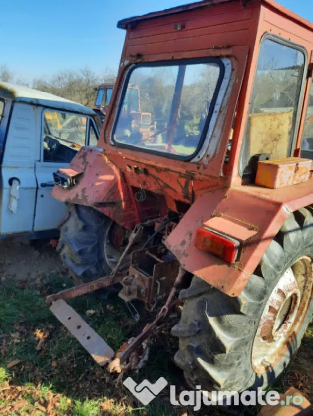 Tractor UTB 550 cu încărcător frontal tip export